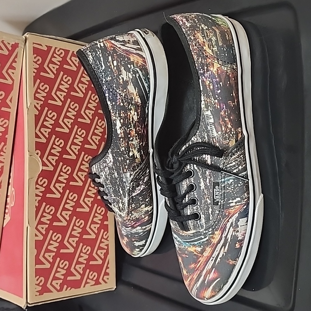 Vans - Picture 2 of 5